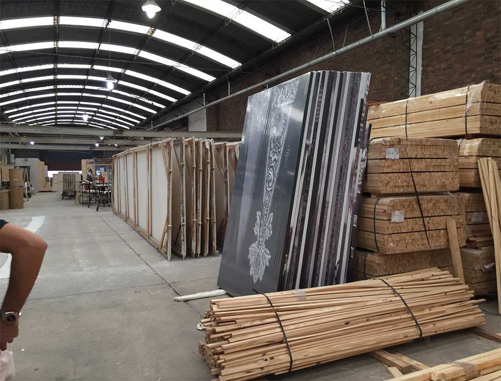 Bastidores embaladdos en fábrica - Aldo Sessa - Muestra CCK