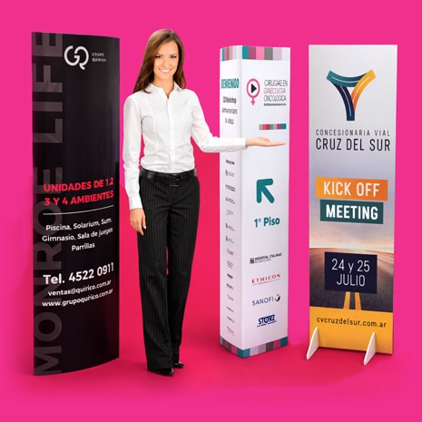 Totems personalizados en MDF o corrugado. Ideales para locales, ferias y campañas promocionales.