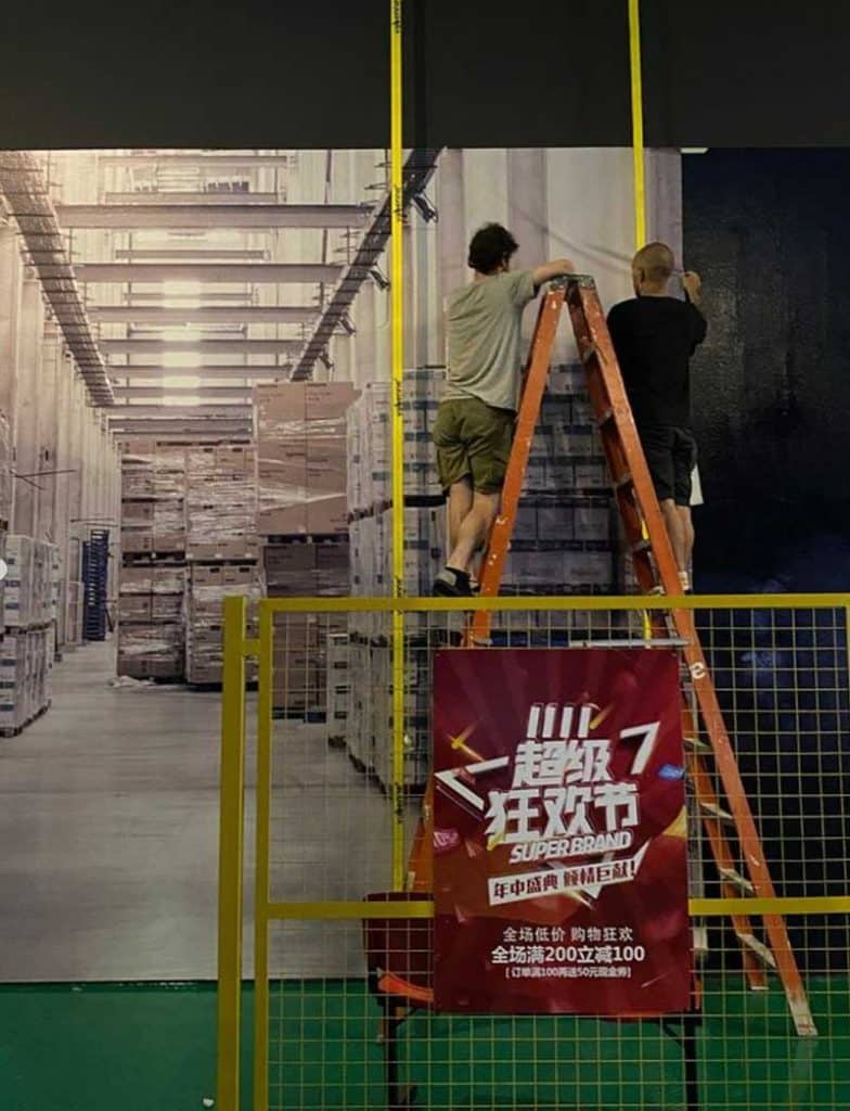 Instalación gráfica en la exposición 'El futuro no es un sueño' de Cao Fei en el Malba, realizada por Rotularte. Instalación gráfica en la exposición 'El futuro no es un sueño' de Cao Fei en el Malba, realizada por Rotularte.