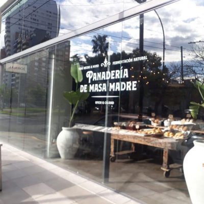 Ploteo de vidriera - Letras Blancas en Panadería