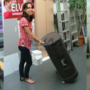 Stand portátil con iluminación y sistema magnético para eventos